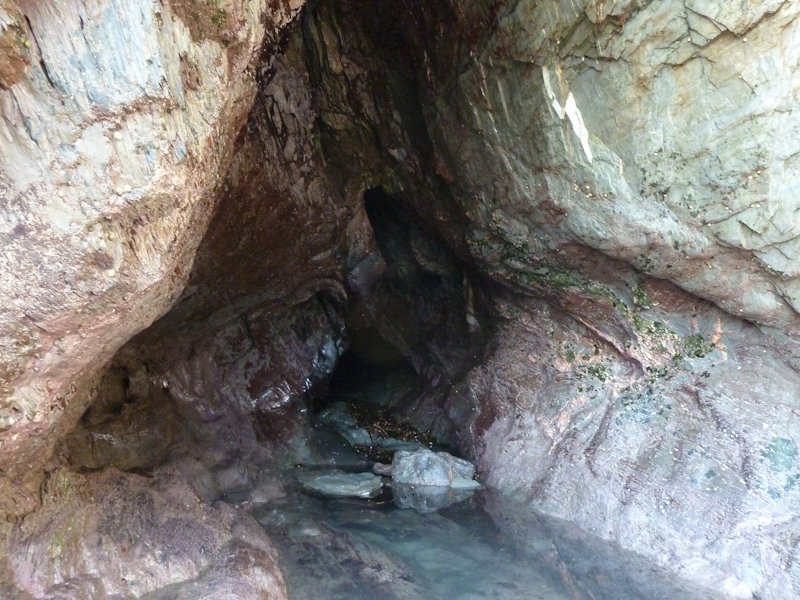 Barren and/or boulder-scoured littoral cave walls and floors